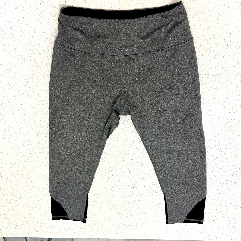 NYL Capri Leggings Gray Size M